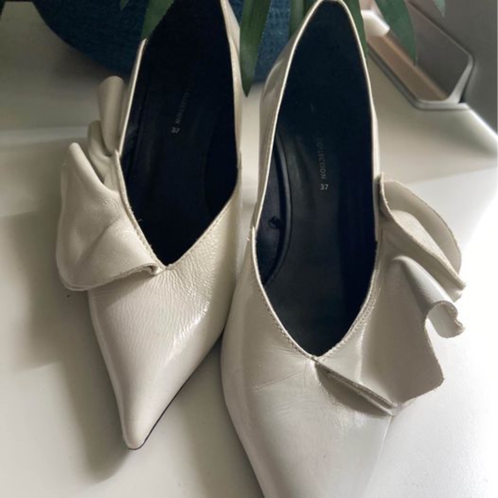 Zara Woman White Leather￼ Shoes.